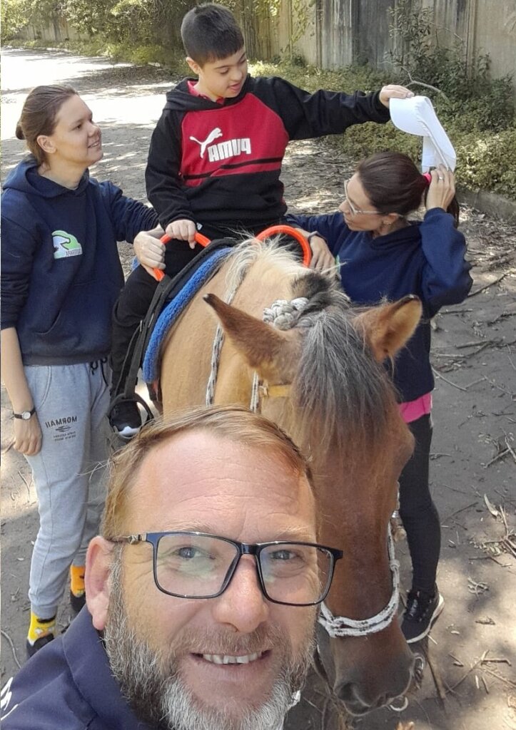 Projeto de Equoterapia em Canoas renasce com nova força após enchentes no RS