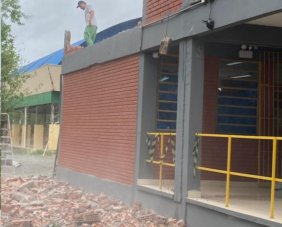 Três escolas permanecem com aulas suspensas após temporal em Canoas