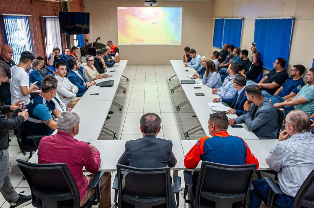 Chuvas alagam lado Oeste de Canoas e aulas são suspensas na região; 89 pessoas ficaram desalojadas e 28 desabrigados