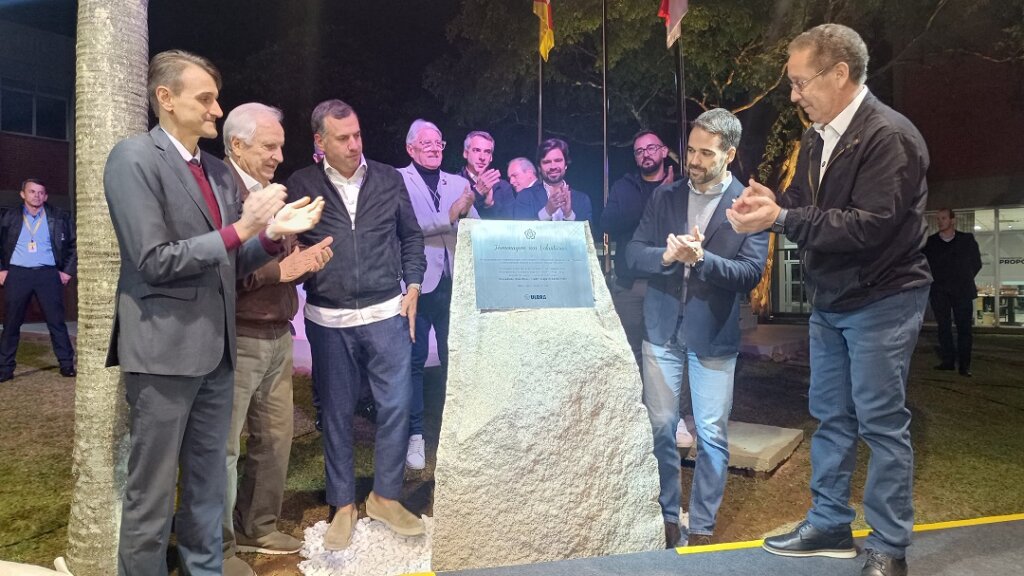 Emoção durante homenagem da Ulbra aos voluntários da enchente