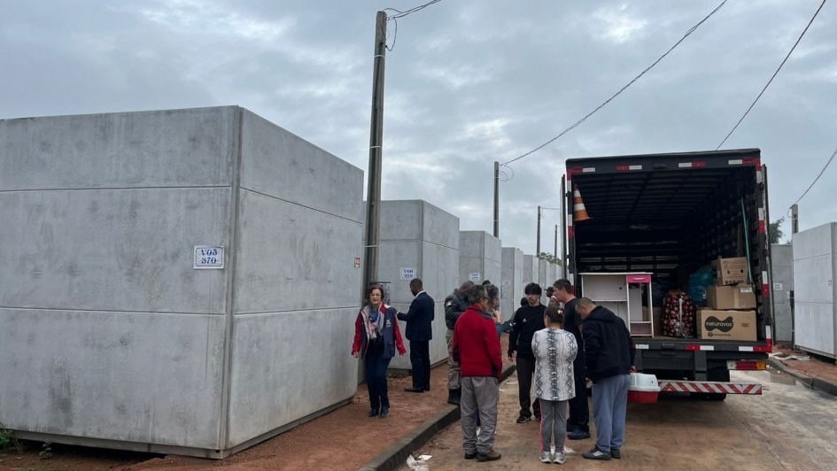 Governo inicia transferência de abrigados no Centro Humanitário de Acolhimento em Porto Alegre
