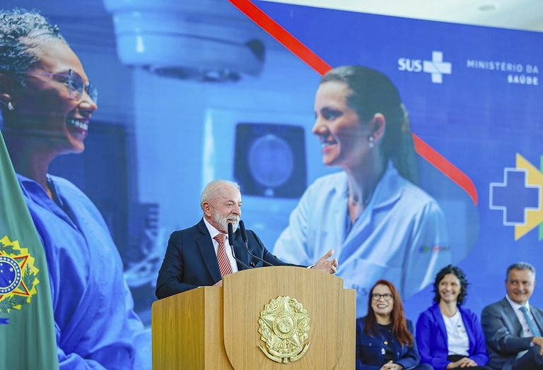 Governo lança 'Agora tem especialistas' para ampliar atendimento no SUS