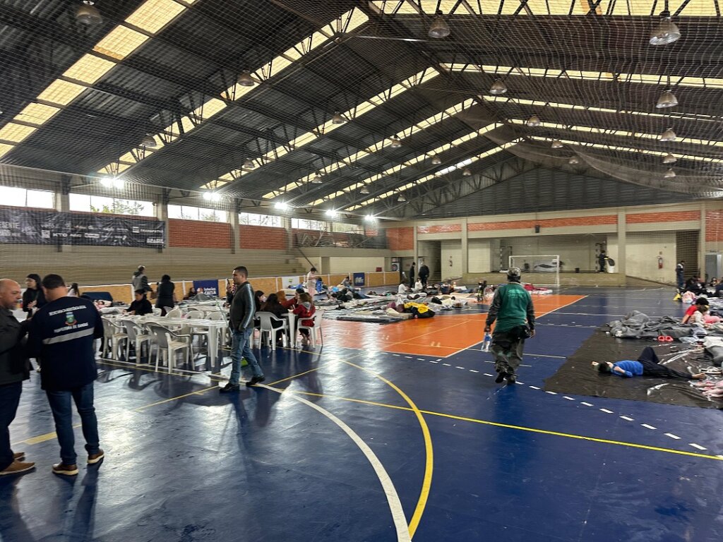 Abrigo em Canoas acolhe 129 pessoas atingidas pelas fortes chuvas da madrugada