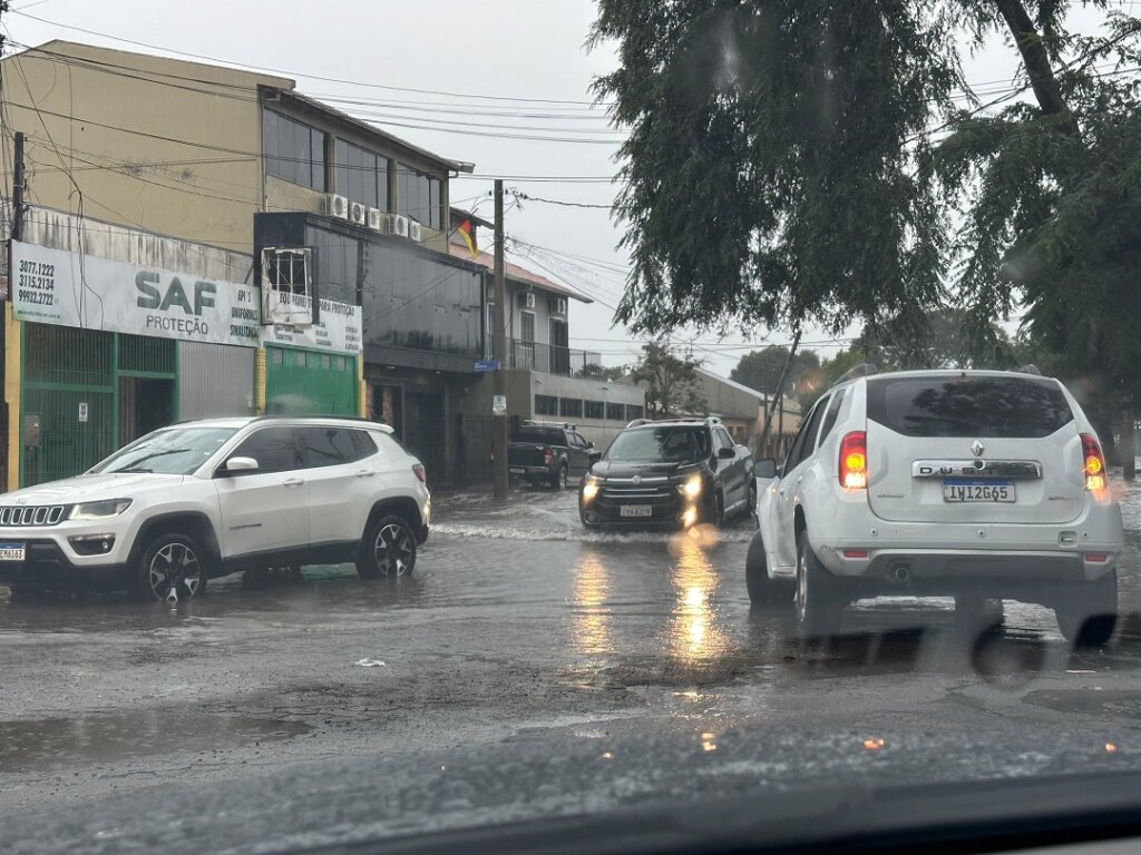 Canoas decreta situação de emergência devido a alagamentos e chuvas intensas