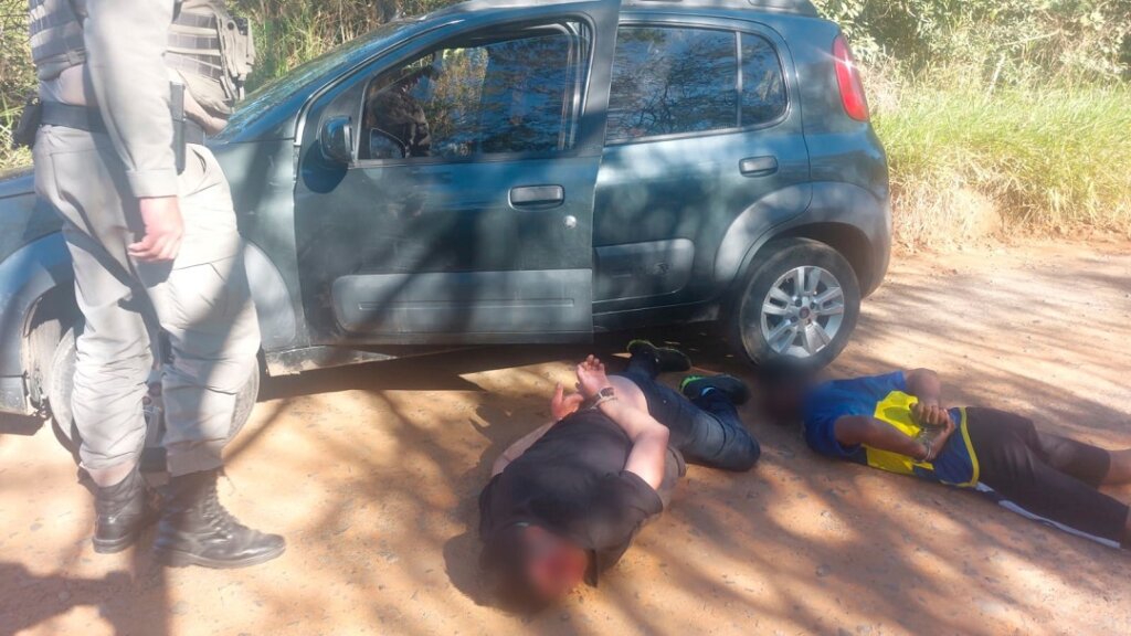 Câmeras flagram carro suspeito e operação termina com prisões em Nova Santa Rita