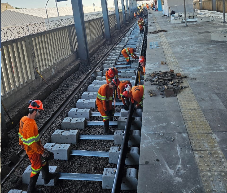 Trensurb informa que por conta de alagamentos na via, trens circulam somente entre estações Farrapos e Novo Hamburgo