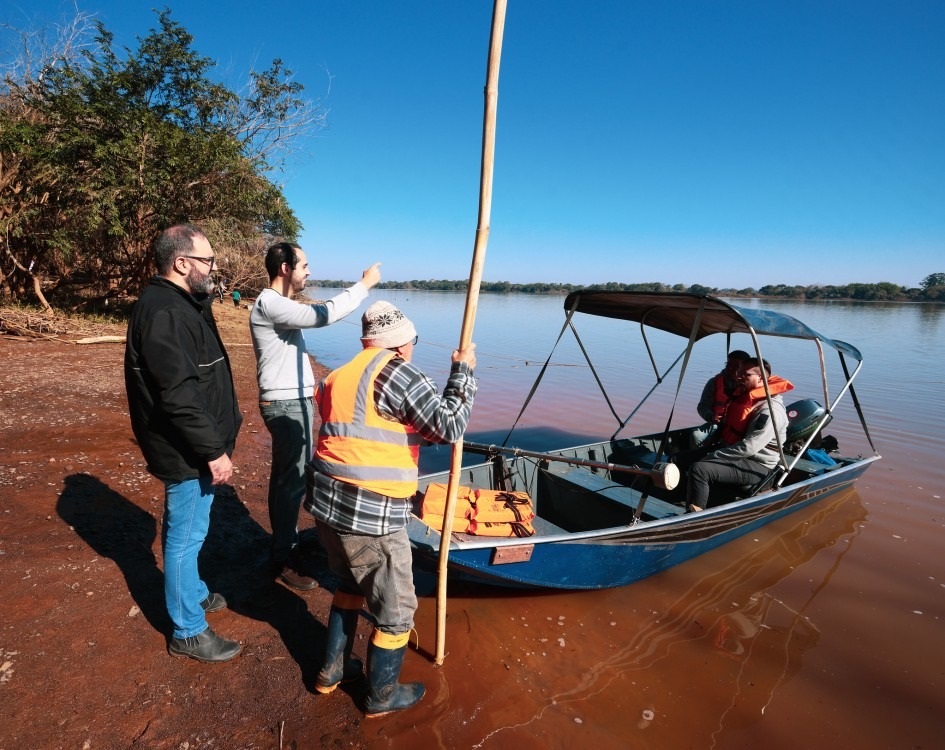Batimetria está em campo para medir profundidade dos rios de grande porte do Estado