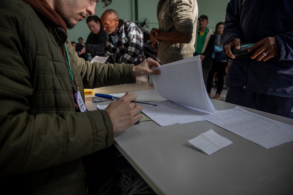 Cestas básicas são distribuídas para idosos em Canoas através do Programa Cidadania Alimentar
