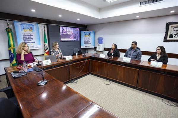 Comissão de Educação recebe denúncias de atrasos de repasses para escolas de educação infantil em Gravataí