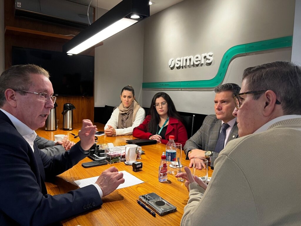 Prefeito de Canoas se reúne com Simers para buscar apoio na contratação de pediatras para o Hospital Universitário