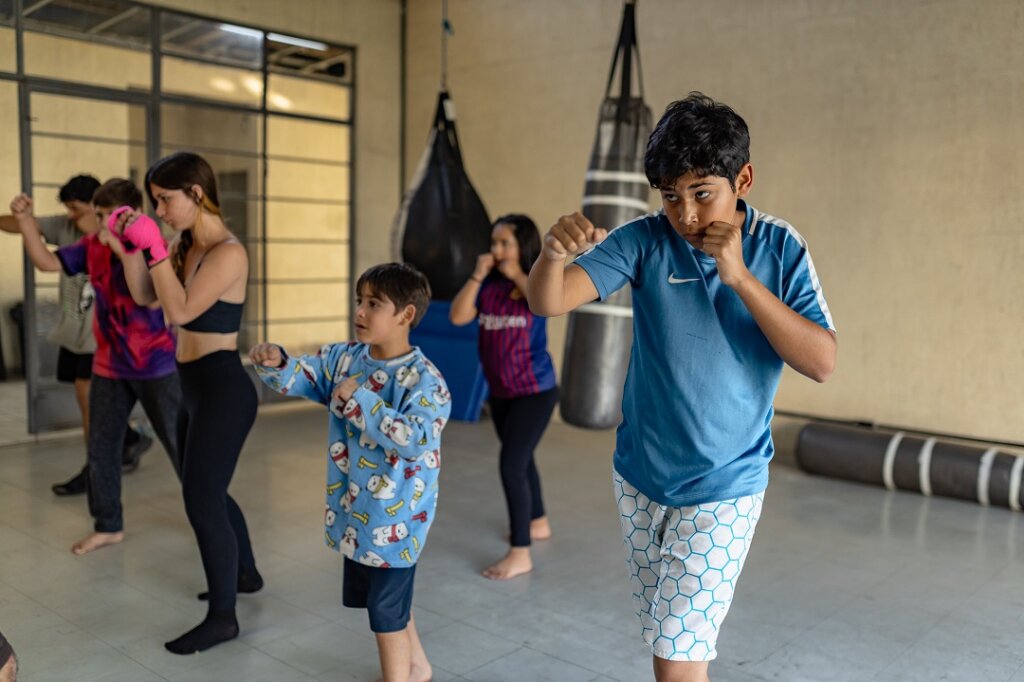 Projeto em Canoas oferece aulas gratuitas de boxe a jovens no contraturno escolar