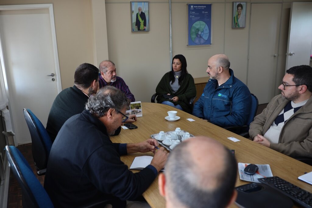 Reunião entre Trensurb e Seapa alinha operação de transporte para Expointer 2025