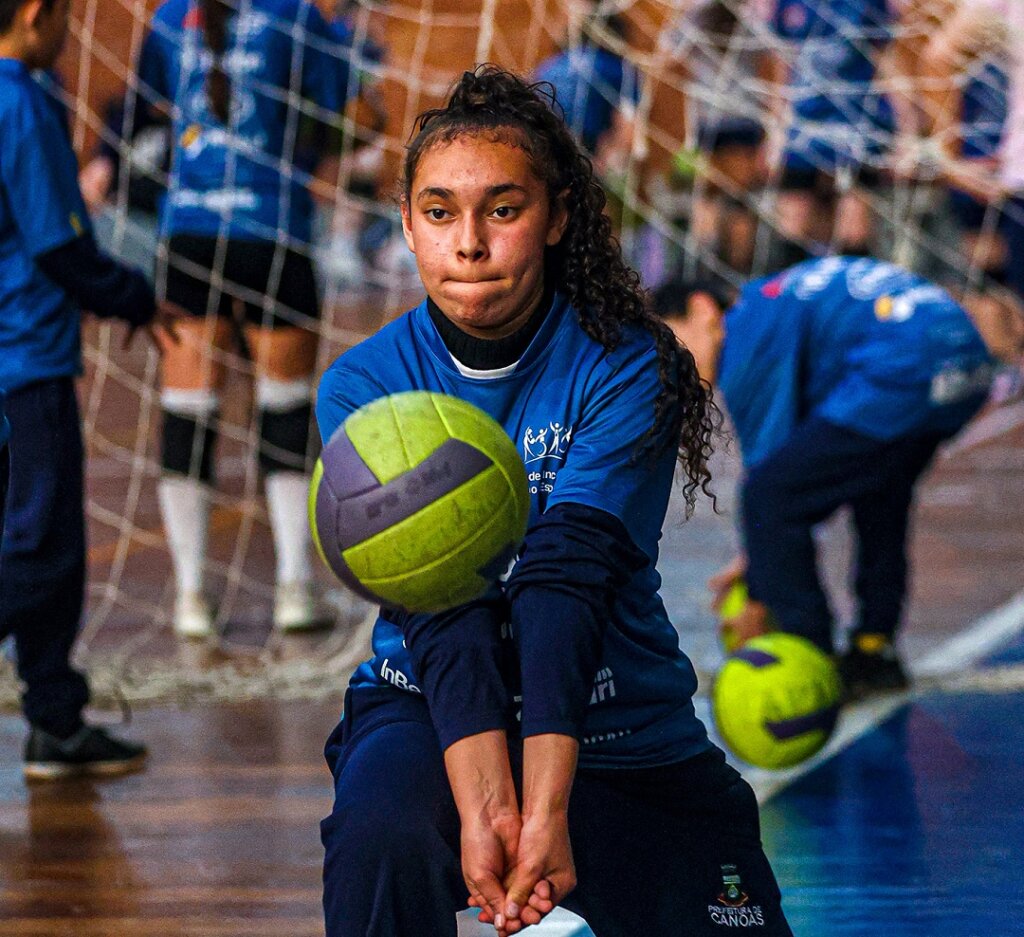 APAV VÔLEI Visita dos alunos da Escola para Surdos Vitória ao COM agora é mensal