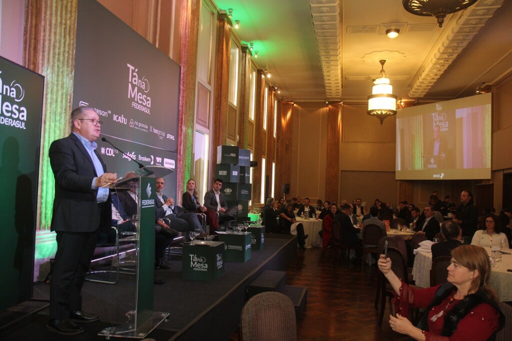 BRDE apresenta programa de crédito de apoio a empresas exportadoras em evento da Federasul