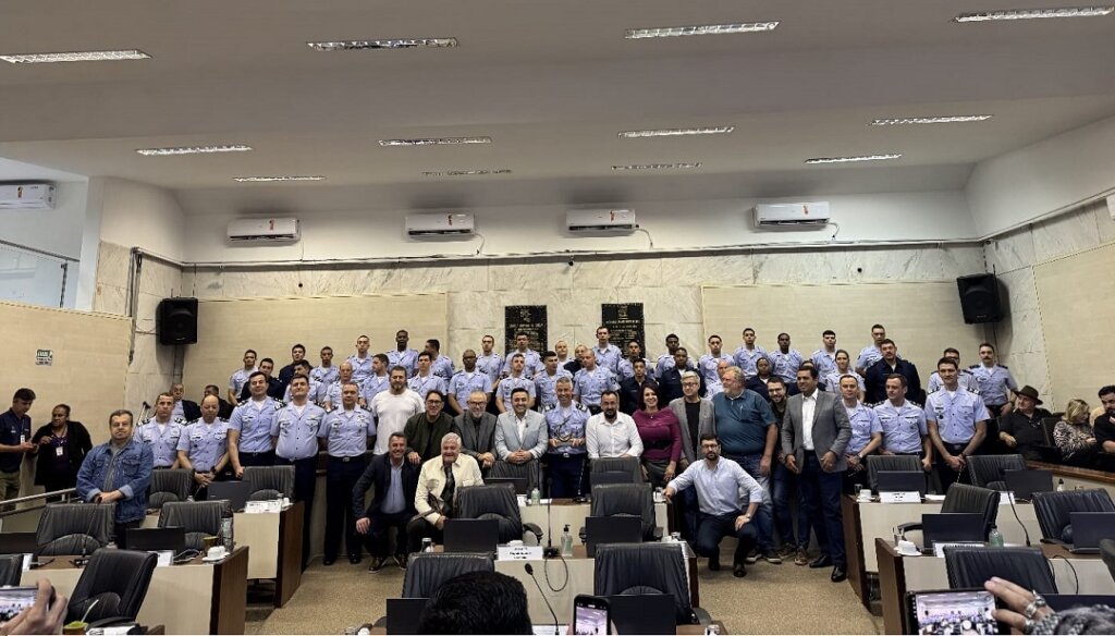 Câmara presta homenagem à Base Aérea de Canoas