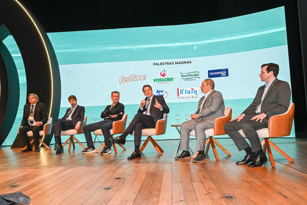 Painel sobre a reconstrução do Rio Grande do Sul marca abertura da Expoagas 2025