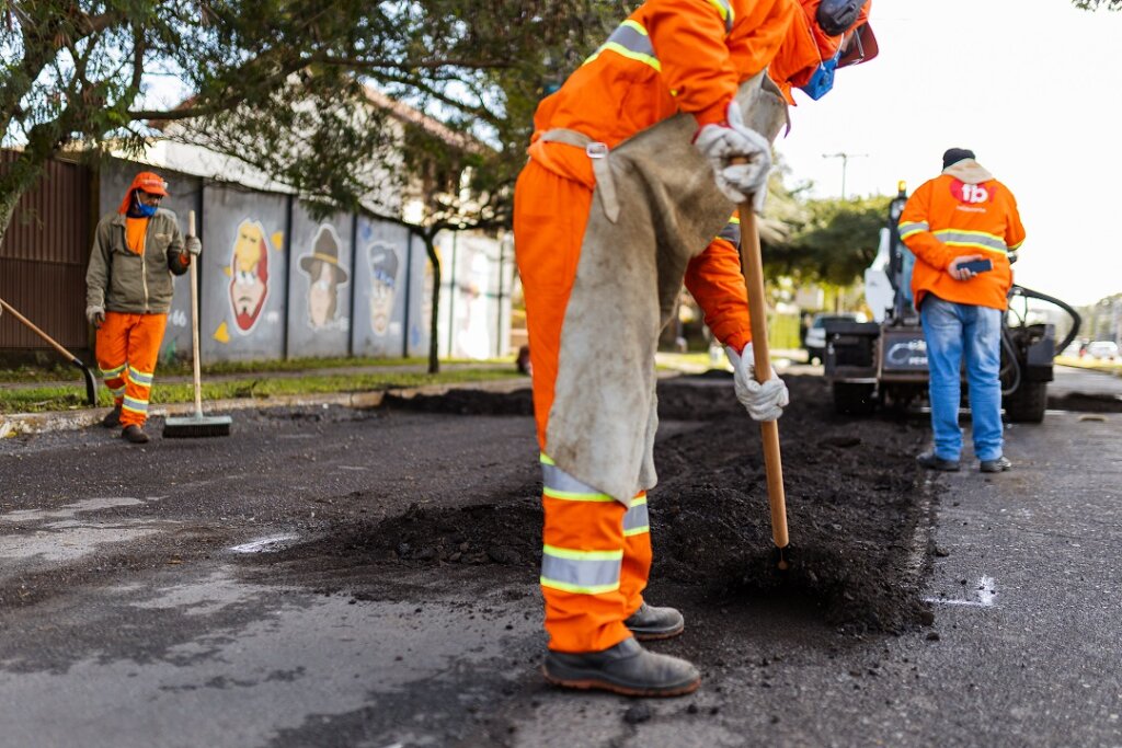Secretaria de Obras de Canoas projeta recuperação de mais 45 vias asfálticas em agosto