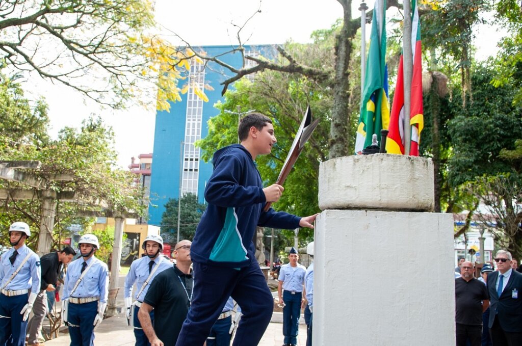 Canoas abre a Semana da Pátria de 2025 com homenagem à história e à reconstrução da cidade