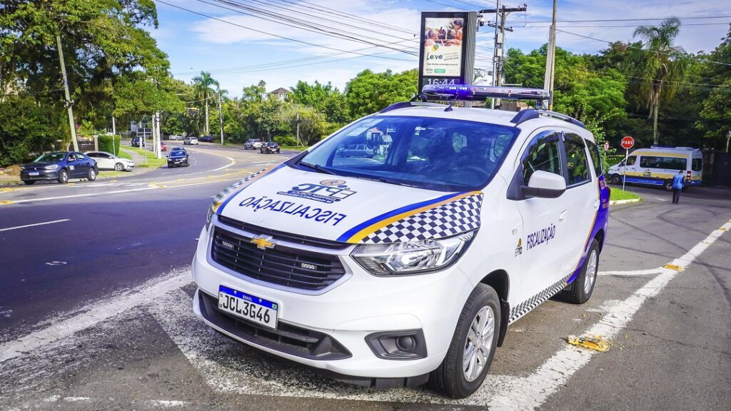 Detectores de avanço de sinal serão instalados em 15 cruzamentos de Porto Alegre; confira