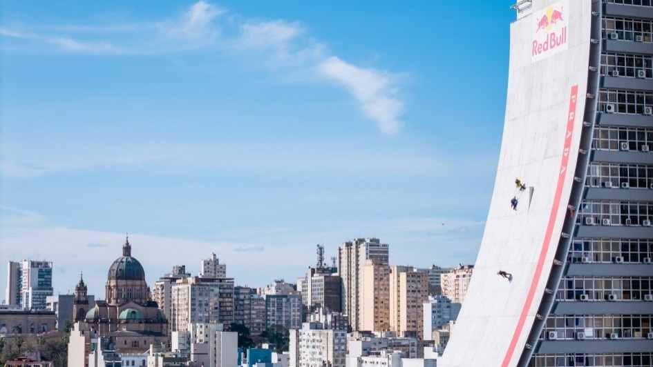 Saiba como assistir a Sandro Dias descer de skate na maior rampa do mundo, montada no Caff
