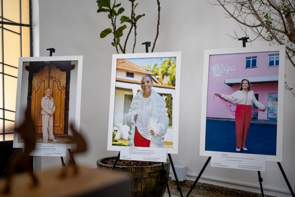 Exposição “Leveza em Tons de Rosa” celebra força e superação de mulheres canoenses