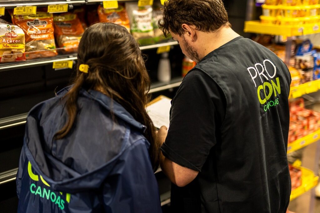 Procon de Canoas fiscalizações para identificar irregularidades na venda de bebidas adulteradas