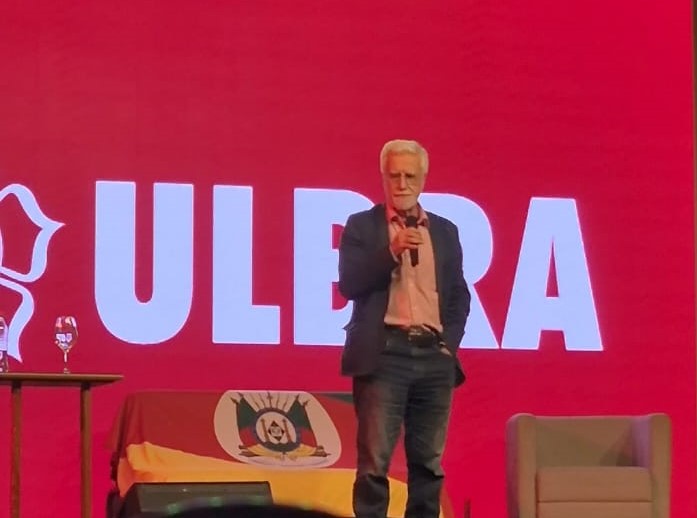 Ulbra forma 400 educadores para enfrentar déficit de alfabetização após pandemia e enchente com palestra de José Pacheco