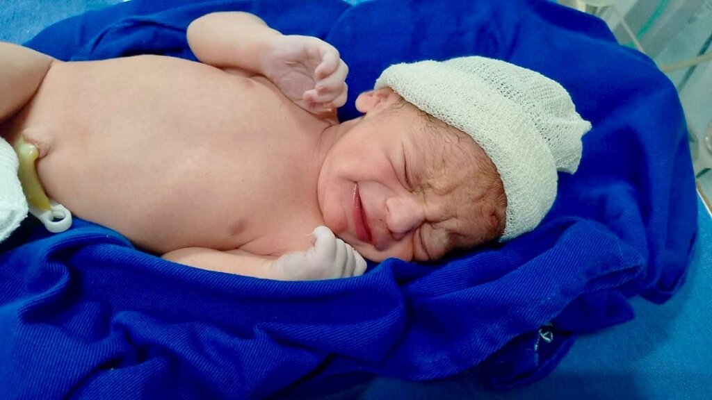 Primeiro bebê de 2026 em Canoas nasce em casa e recebe atendimento no HU